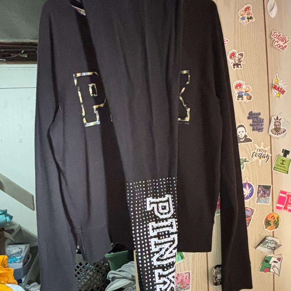 VS PINK YOGA LEGGINGS WITH RHINESTONES ALL OVER!!!